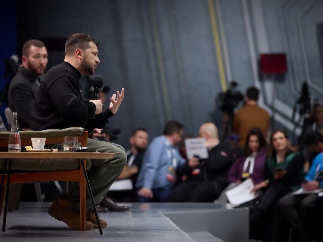 Зеленський подякував "за доповідь" журналістці "5 каналу"