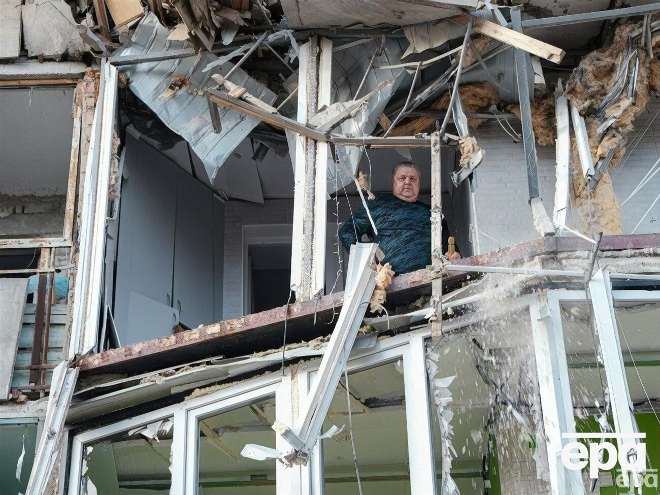За даними ОВА, постраждали рятувальники, які закривали вікна у зруйнованому будинку