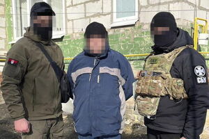 За даними СБУ, чоловік працював "експертом" в "управлінні внутрішніх справ" окупантів