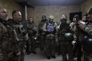Сирський зустрівся з бійцями й заслухав доповіді командирів