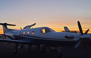 На борту самолета были пилот, два медика и пациент с его родственником