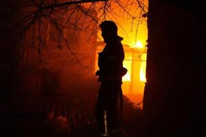 Рятувальники у Хмельницькому гасили пожежі, які виникли внаслідок нічної атаки ударними дронами