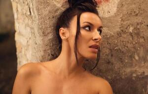 Мейхер позувала як модель