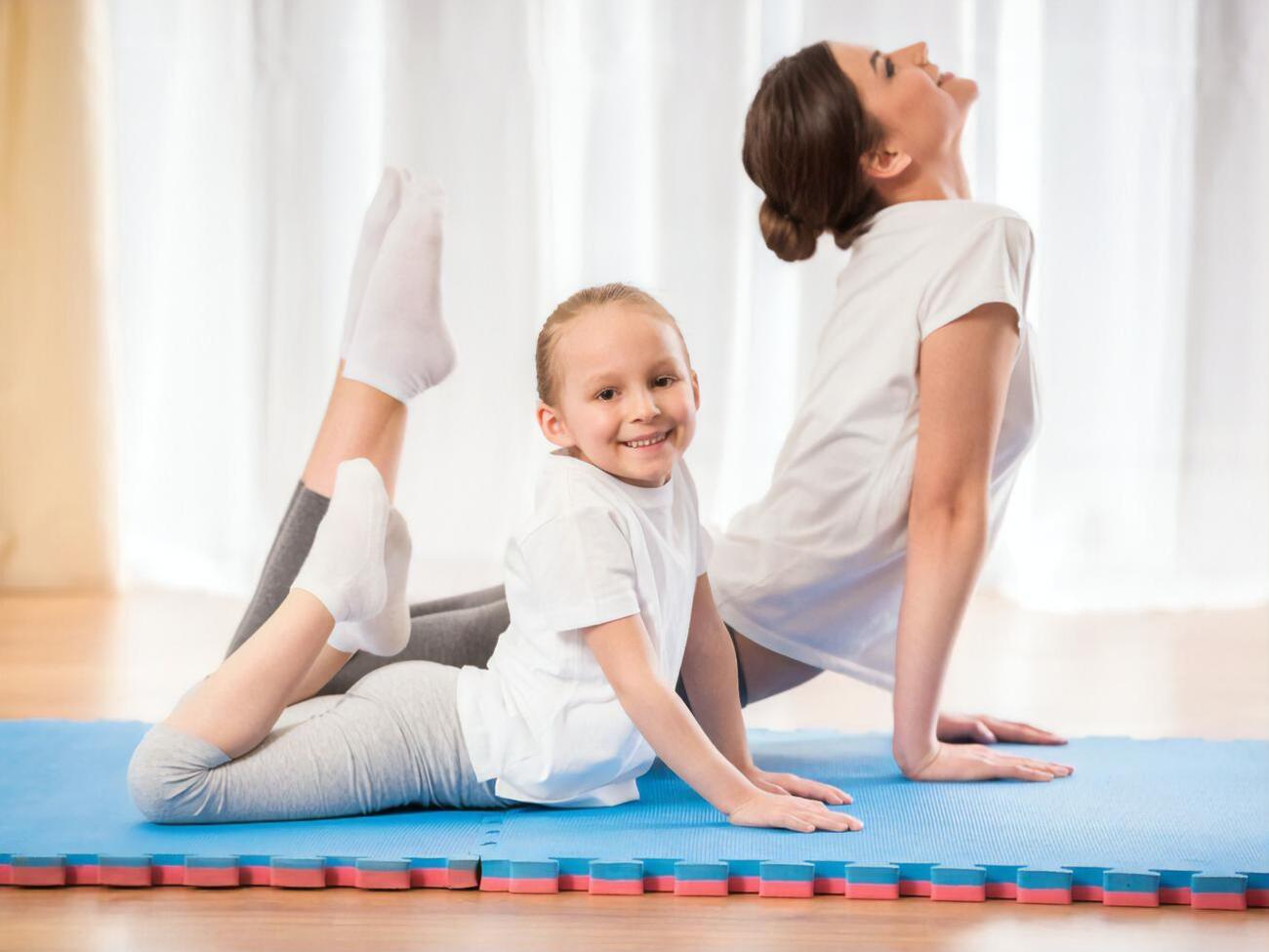 Йога является одним из способов расслабиться и снять стресс