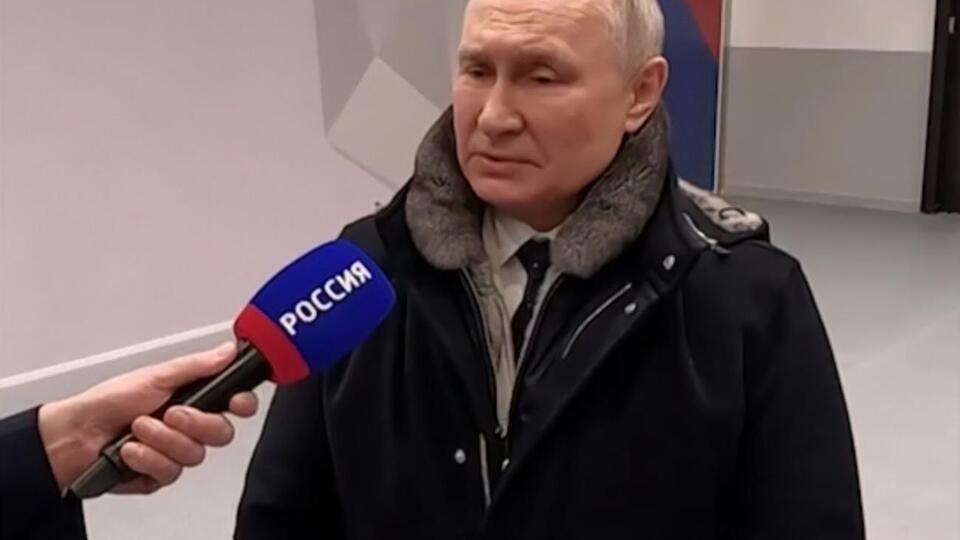 Путін вважає, що Захід хоче розвалити Росію, і каже, що відповідні плани "написано на папірці"