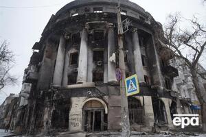 Российские оккупанты постоянно уничтожает все, что можно использовать для защиты позиций ВСУ, для закрепления и обороны, отметил Зеленский