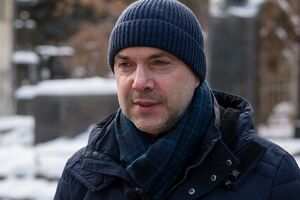 Арестович: Был период, когда из 17 их БТГ мы могли накрывать только три, остальные были вне зоны досягаемости. Был период, когда трое суток оборона Киева была без снарядов вообще. Если бы россияне в этот момент ломанулись, то было бы горе