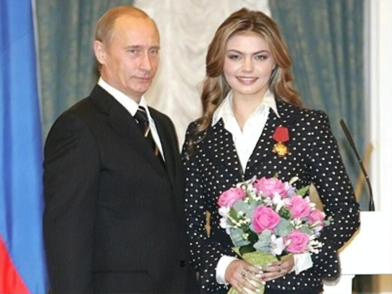 Путин и Кабаева, по данным СМИ, жили в домах в Валдае