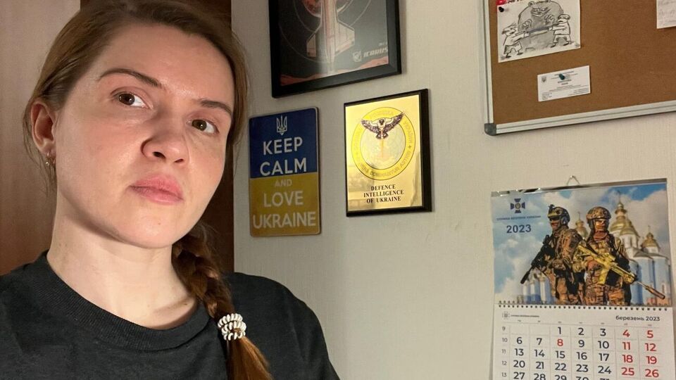 Безугла заявила, що для неї проєкт постанови Веніславського став несподіванкою. Веніславський вважає, що її подальша робота в комітеті створює загрози національній безпеці України