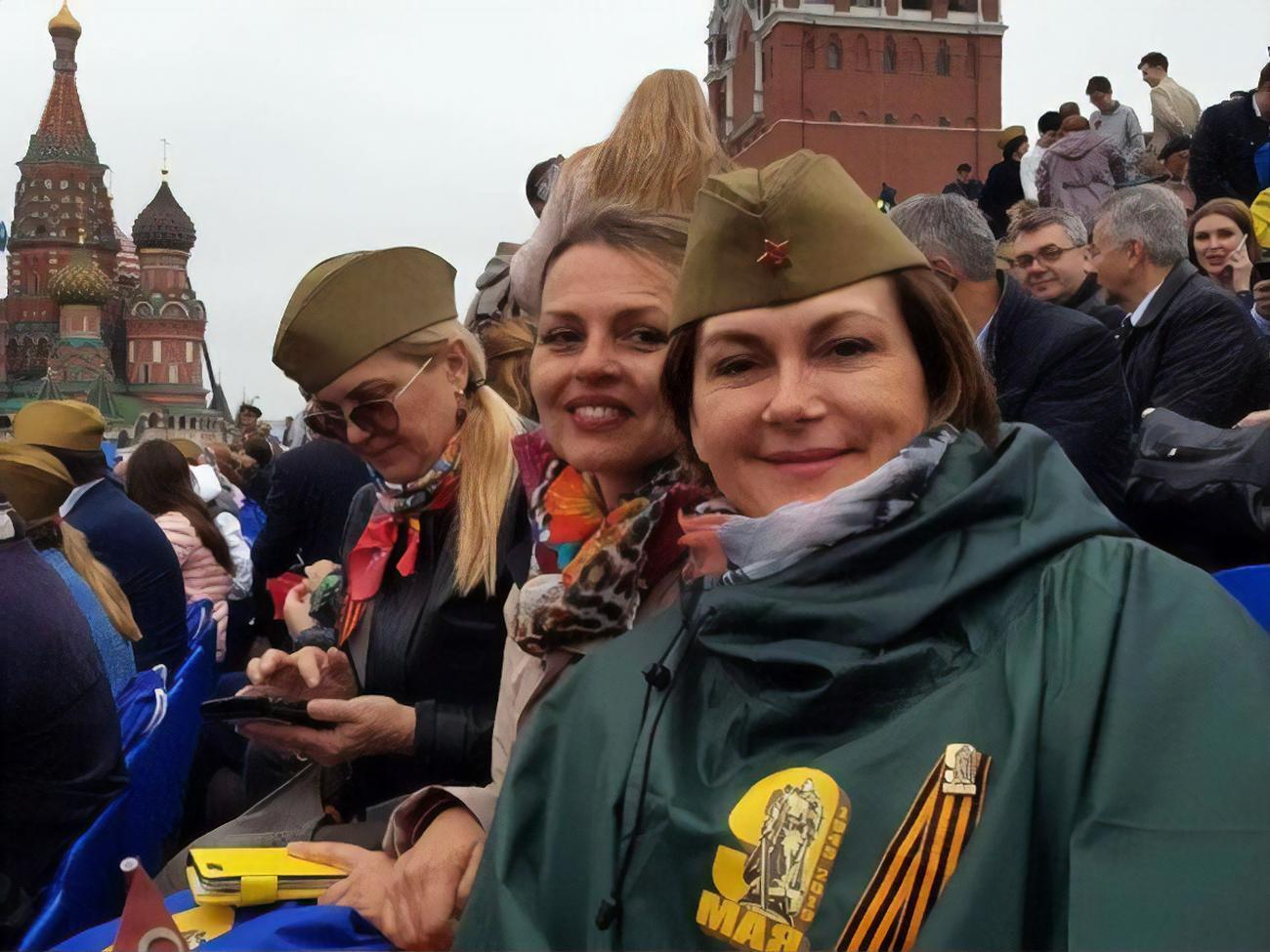 Акушерки Кабаєвої дістали VIP-місця на Красній площі під час параду до 9 травня