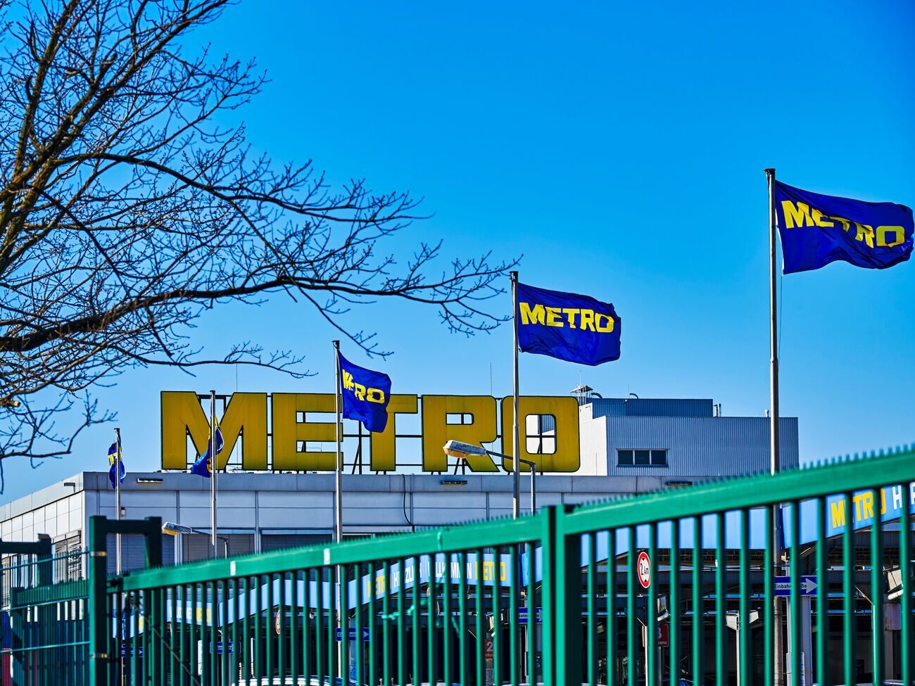 Metro Cash & Carry принимает к оплате карты системы "Мир"