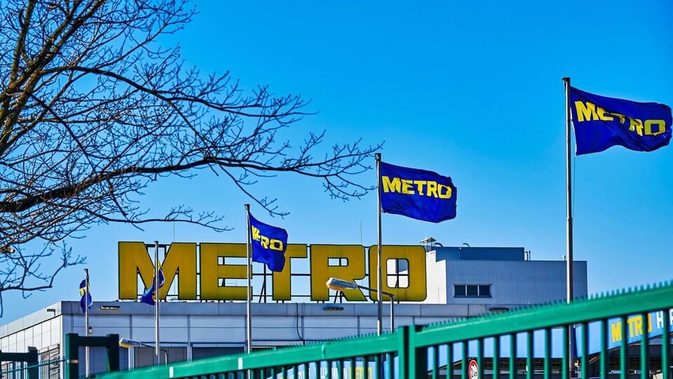 Metro Cash & Carry принимает к оплате карты системы "Мир"