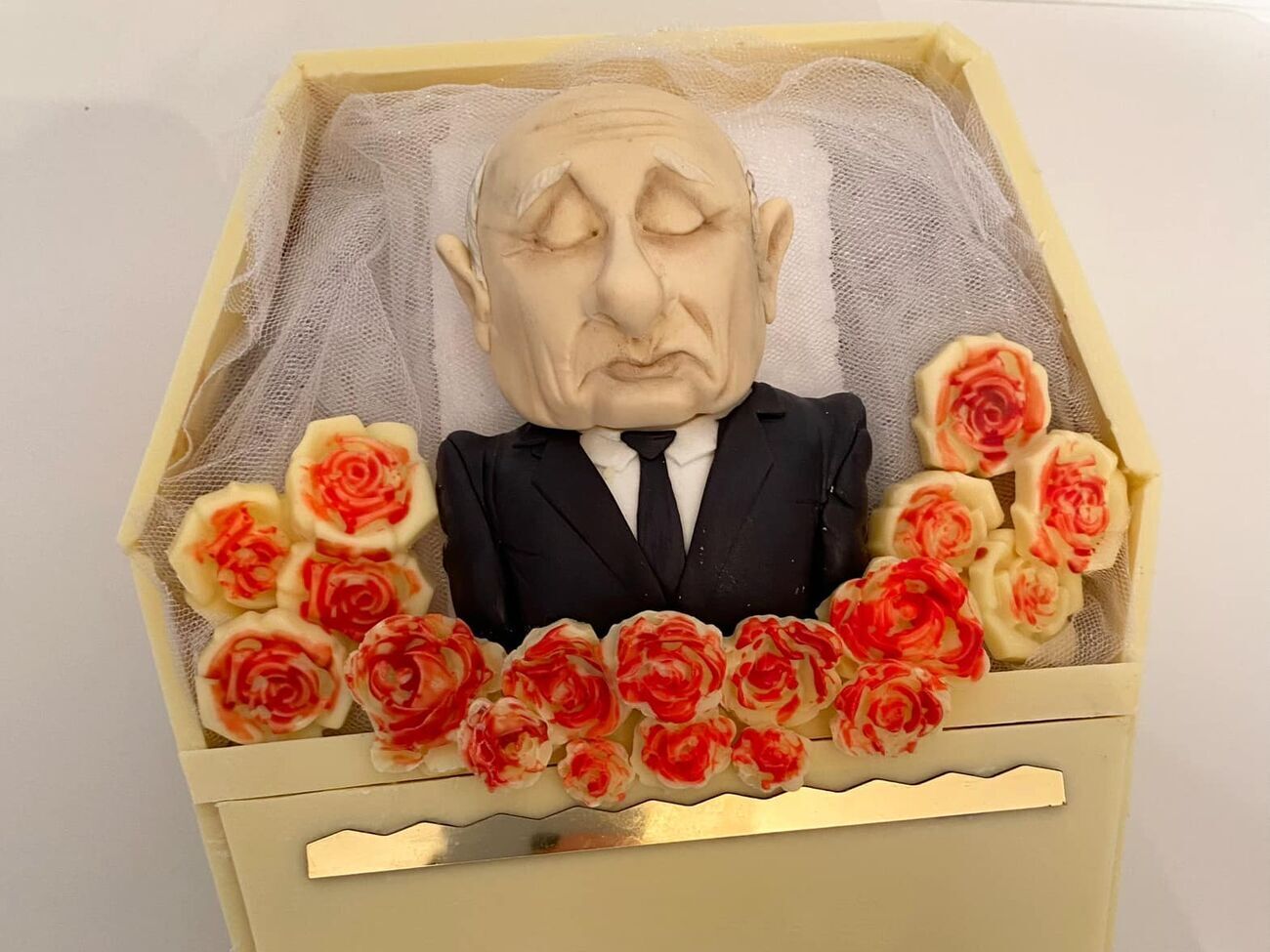 Одним із бажань іменинника було побачити російського диктатора Путіна мертвим. Кондитерка реалізувала цю мрію