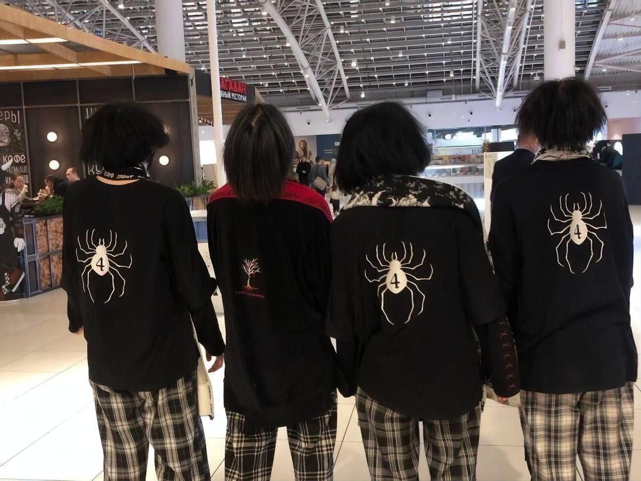 Символи підліткової "ПВК "Редан" &ndash;&nbsp;павуки та чорний колір