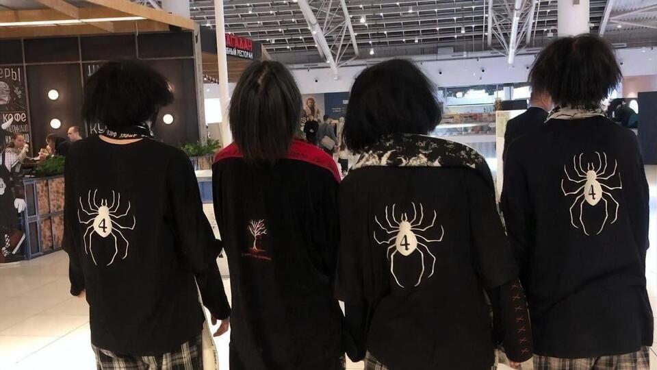 Символи підліткової "ПВК "Редан" – павуки та чорний колір