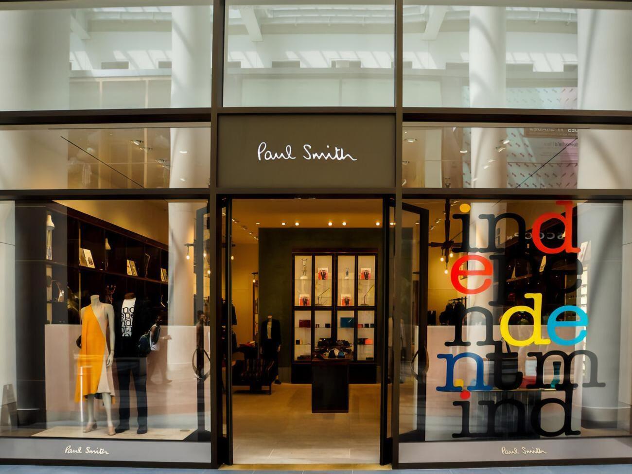 Засновник бренда&nbsp;Paul Smith, дизайнер Пол Сміт заявив, що не знав про роботу свого магазину в Росії