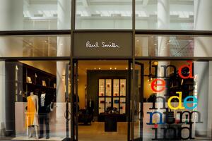 Засновник бренда Paul Smith, дизайнер Пол Сміт заявив, що не знав про роботу свого магазину в Росії