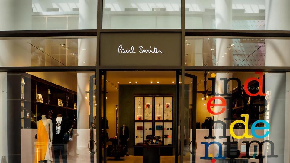 Засновник бренда Paul Smith, дизайнер Пол Сміт заявив, що не знав про роботу свого магазину в Росії