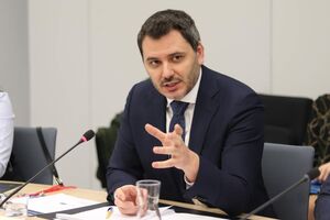 Після поїздки на Донбас французький сенатор проситиме для нас більше САУ CAESAR. Ніщо так не надихає на допомогу Україні, як свист снарядів над головою