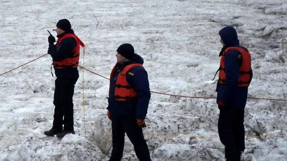 На реке Десна будут подрывать ледовый затор, чтобы предотвратить подтопление в прибрежных зонах
