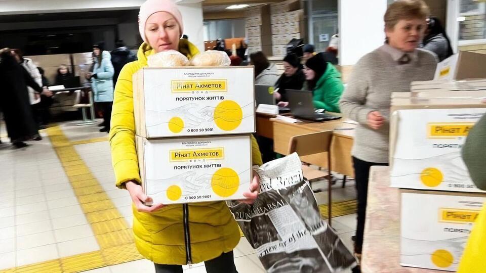 С начала полномасштабной войны Фонд Рината Ахметова передал почти 162 тыс. наборов для жителей Донецкой области и тех, кто временно эвакуировался из региона