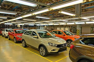 Производство легковых автомобилей в РФ упало втрое