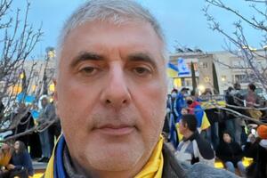 Психопат Путин уже почти год как вторгся в Украину, но большинство людей продолжают интерпретировать его действия, будто он нормальный человек