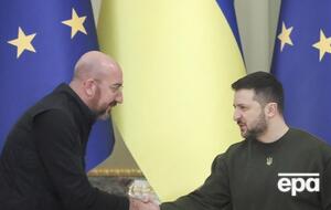 Зеленский (справа) в ночь на 24 февраля 2022 года в телефонном разговоре сообщил Мишелю, что Россия атакует Украину по всей территории, рассказал глава Евросовета