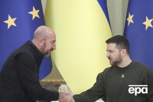 Зеленский (справа) в ночь на 24 февраля 2022 года в телефонном разговоре сообщил Мишелю, что Россия атакует Украину по всей территории, рассказал глава Евросовета