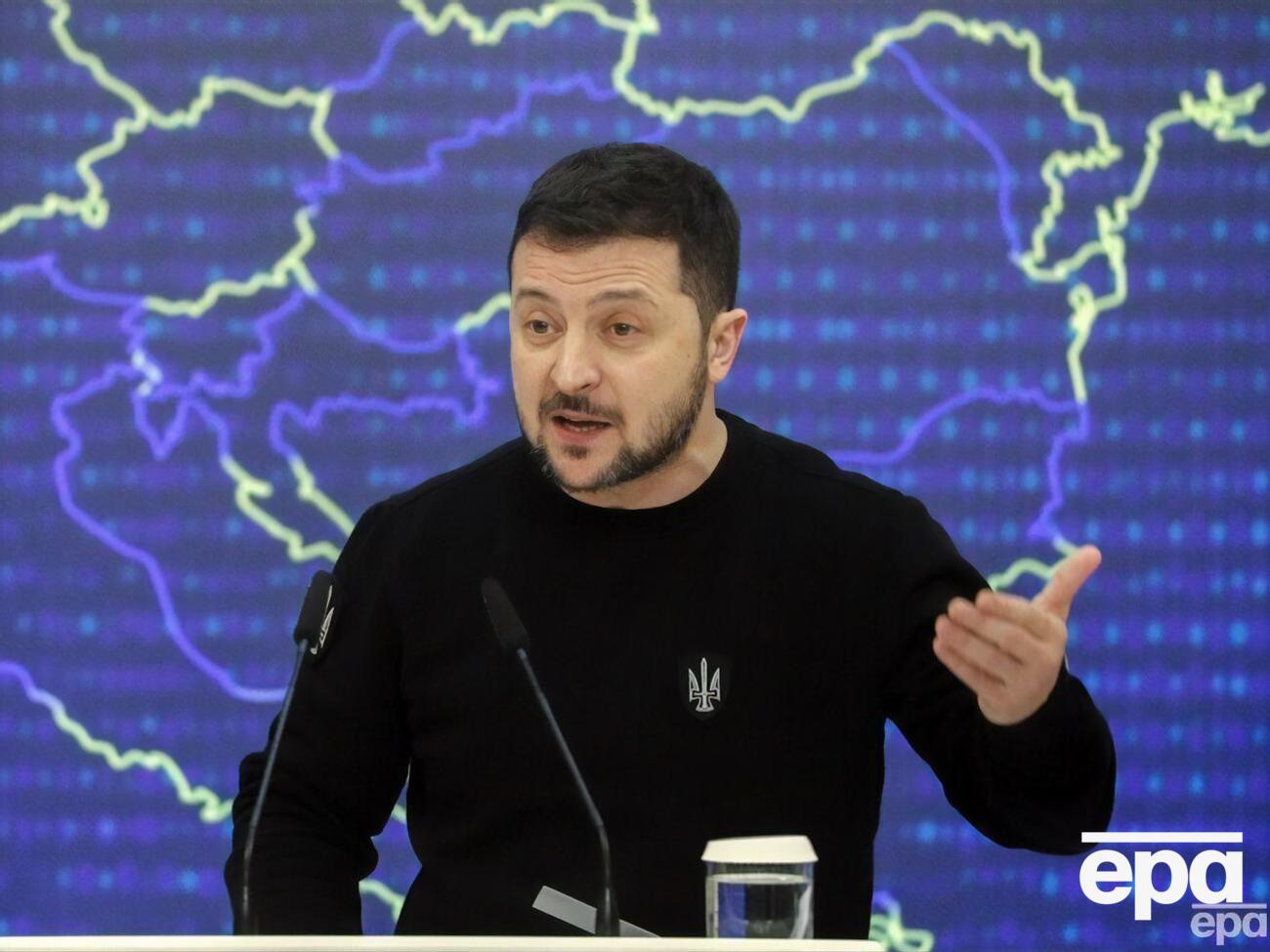 Зеленський: Росіяни не відпускають фахівців, змушують їх змінювати громадянство, беруть їхніх дітей у заручники й відправляють у РФ