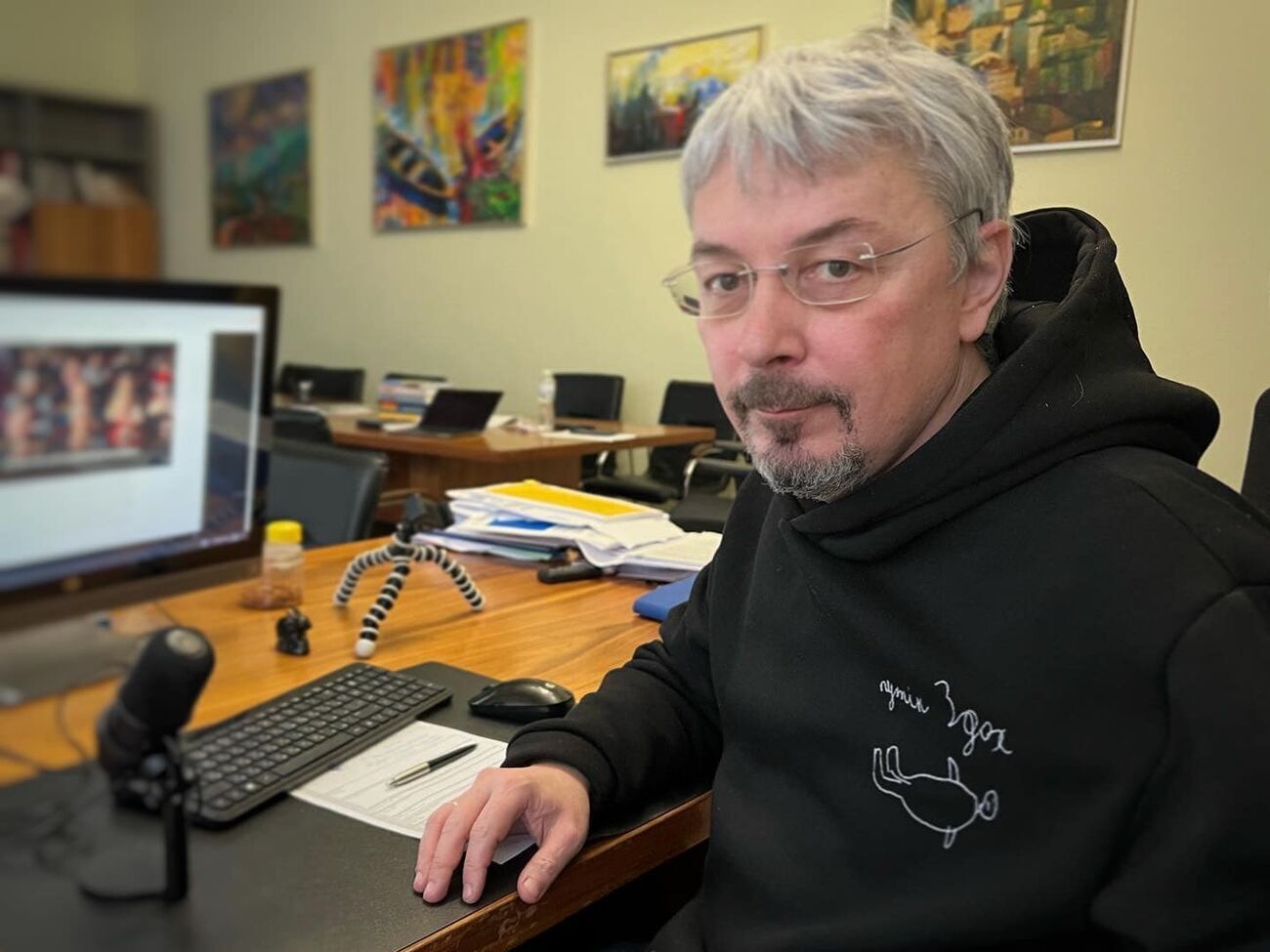 Ткаченко назвал принт на толстовке о смерти Путина пятничной аффирмацией
