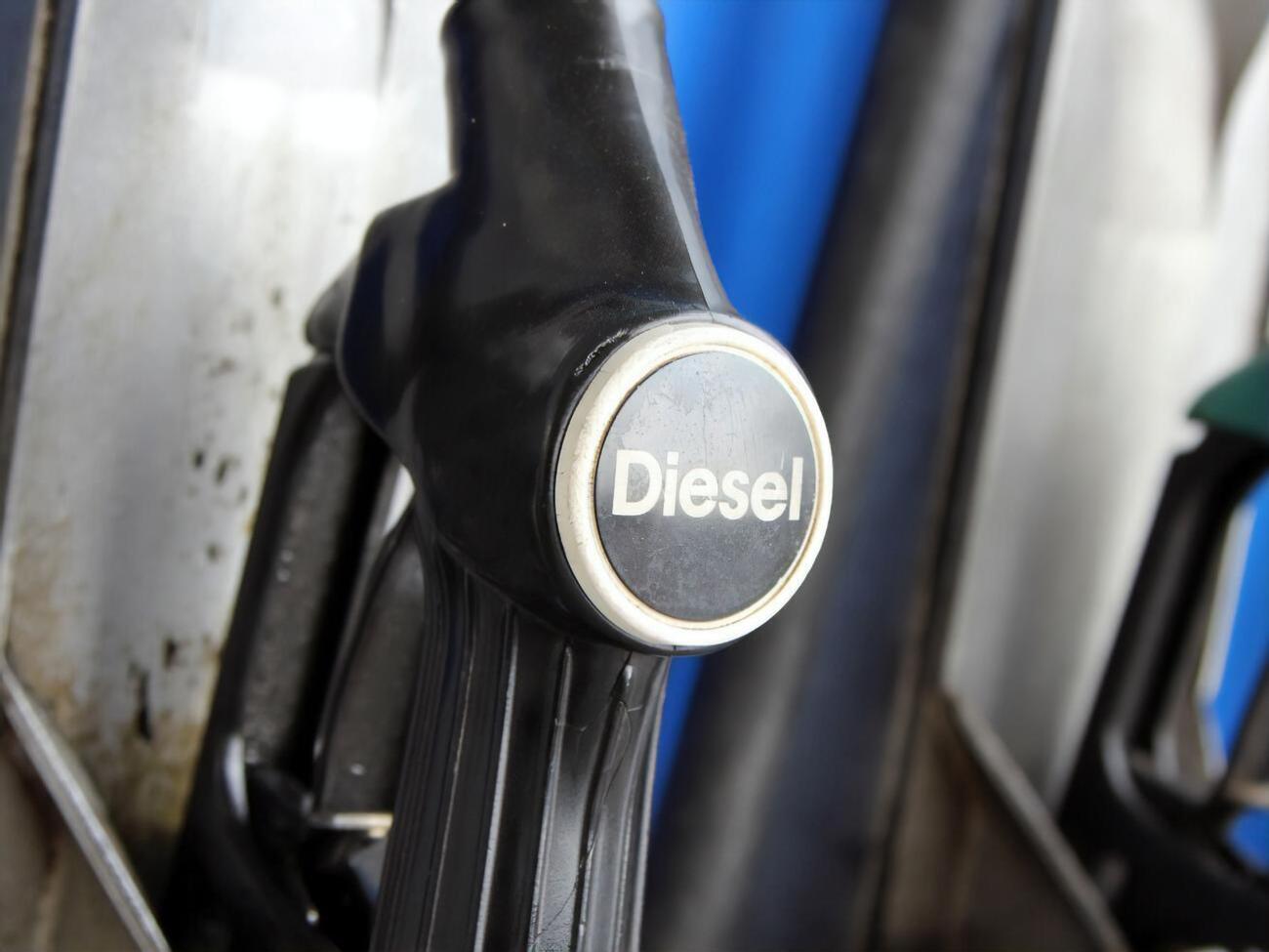 Стелю на російський дизель встановлено на рівні $100