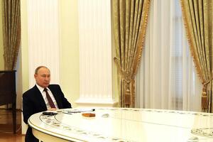 Путин серьезно ограничил круг общения в том числе потому, что боится смерти, убежден Фейгин