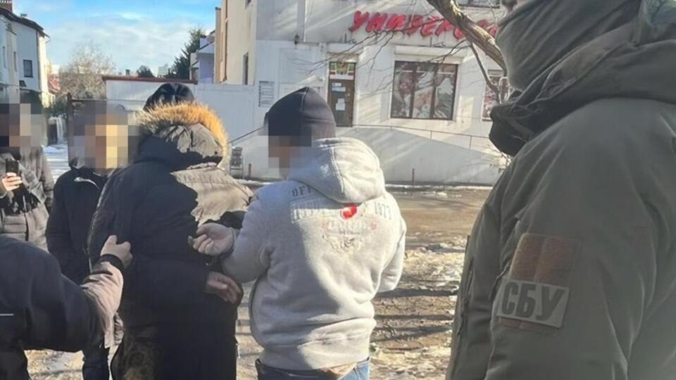 Чоловіка повідомили про підозру в держзраді