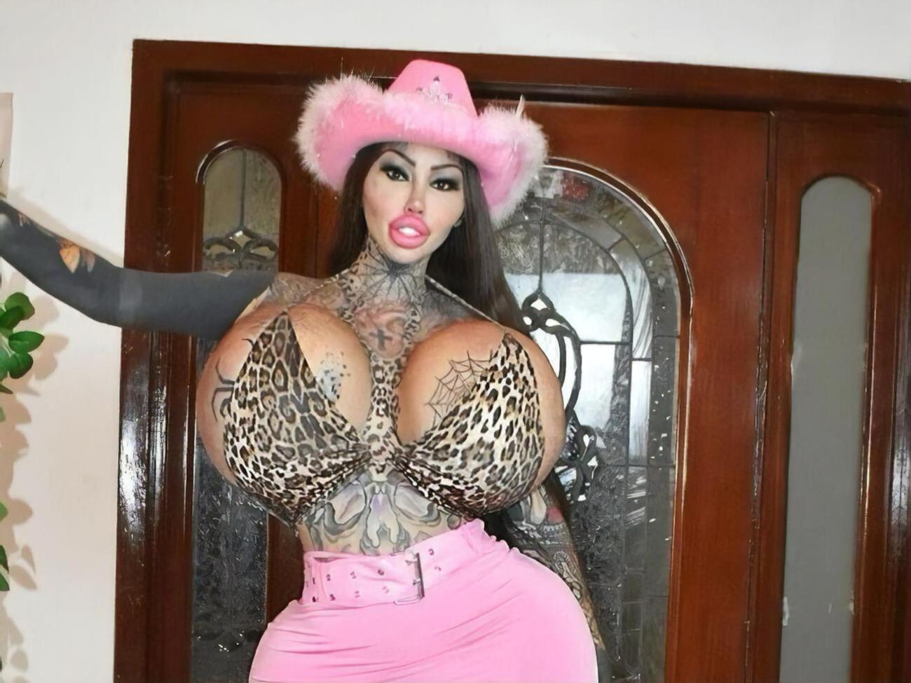 Першу пластичну операцію Мері Магдалині зробили у 21 рік