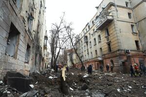 Кількість постраждалих від ракетного удару по Харкову зросла до п'яти осіб. Синєгубов показав наслідки обстрілу. Фоторепортаж