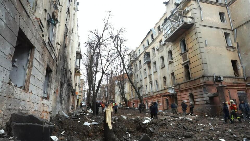 Количество пострадавших от ракетного удара по Харькову возросло до пяти человек. Синегубов показал последствия обстрела. Фоторепортаж