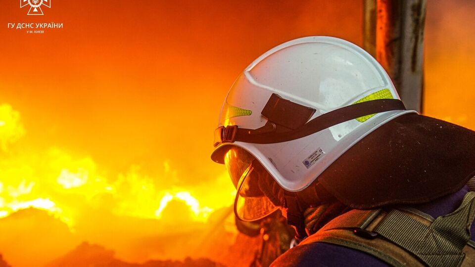 Спасатели потушили пожар, возникший после обстрела