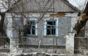 В результате обстрела повреждены жилые дома и коммуникации