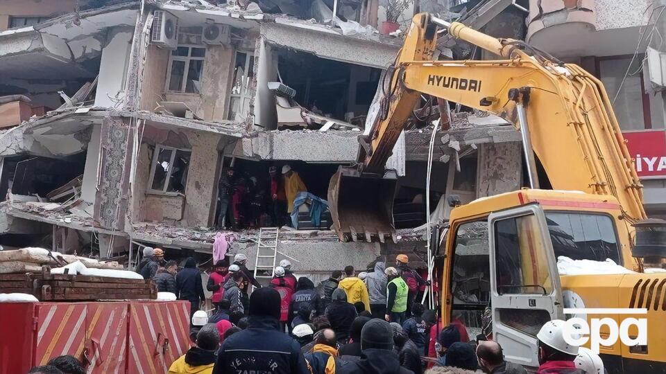 Сила подземных толчков в Турции достигла 7,8 балла