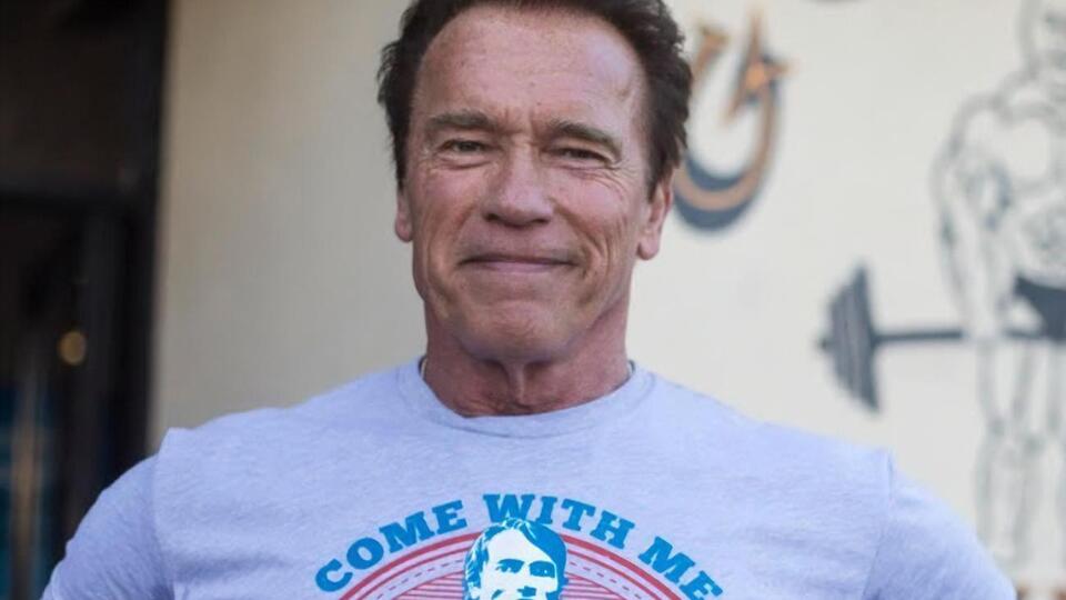 Шварценеггер після зіткнення відвіз велосипед жінки на ремонт