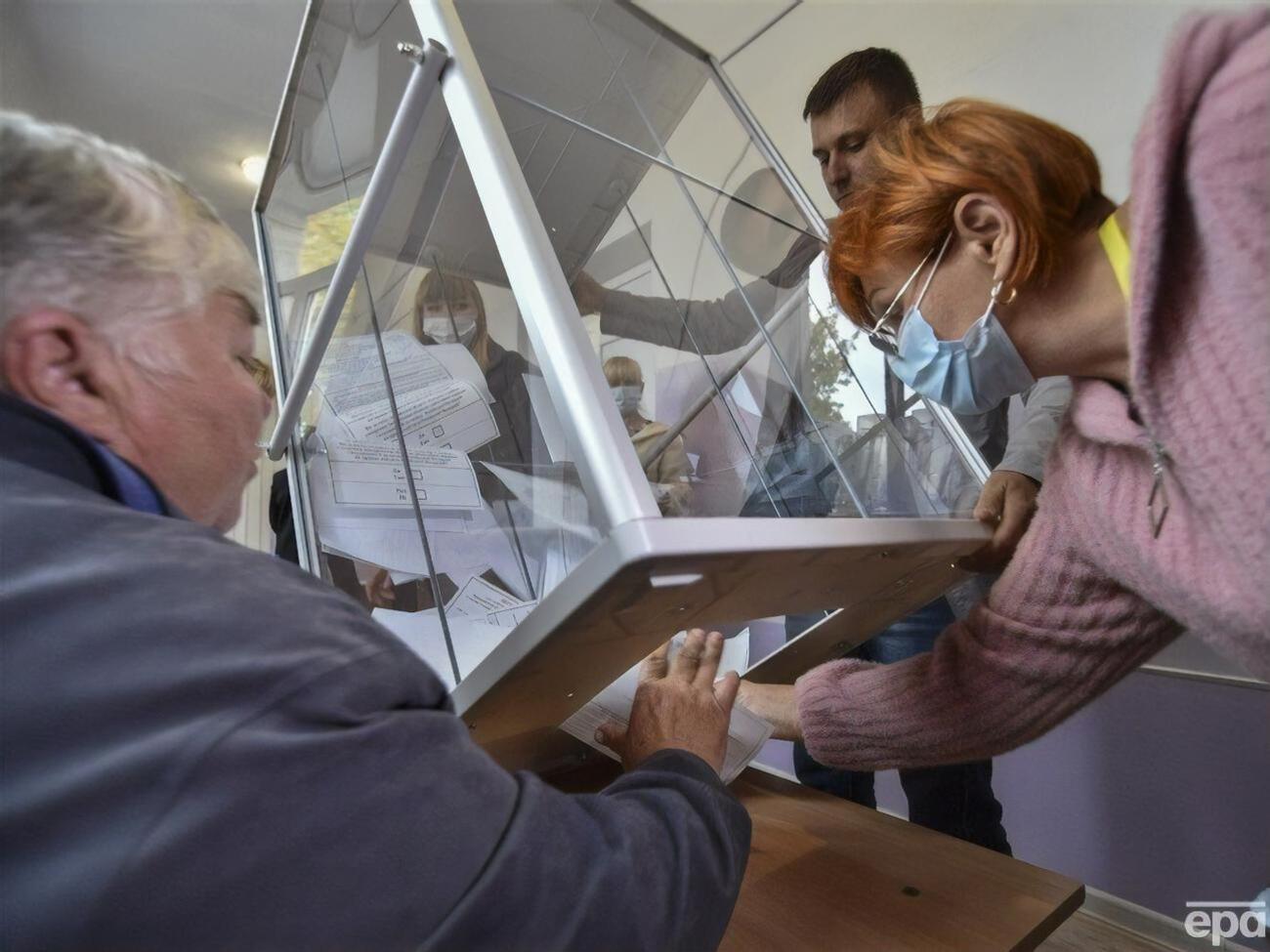 Россия планирует провести "выборы" на временно оккупированных украинских территориях, чтобы попытаться повысить "легитимность" их незаконной аннексии, полагают в британской разведке