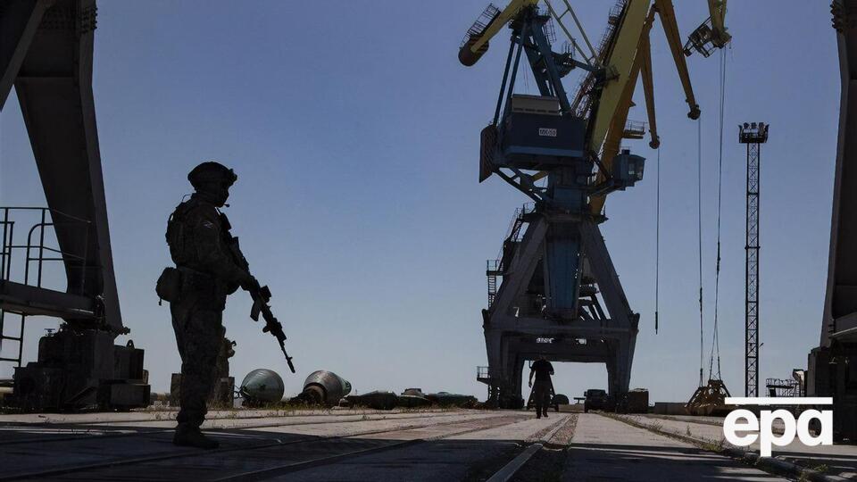 Маріупольський порт окупанти перетворюють на військову базу, заявив Андрющенко