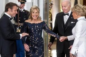 Джилл Байден выбрала для ужина с Макронами платье от Oscar de la Renta