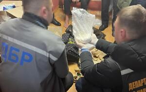 Во время обысков нашли 1,5 кг амфетамина, 1 кг метамфетамина, 8 кг синтетических наркотиков и другие вещества