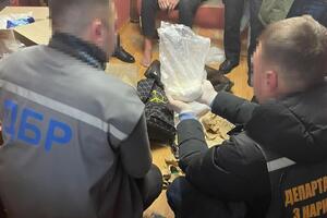Во время обысков нашли 1,5 кг амфетамина, 1 кг метамфетамина, 8 кг синтетических наркотиков и другие вещества