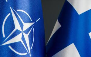 По данным СМИ, власти Финляндии последнюю неделю обсуждали возможность вступления в НАТО отдельно от Швеции