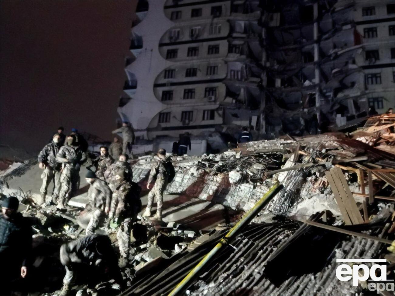 Два мощных землетрясения унесли жизни более 2 тыс. человек в Турции и Сирии. Фоторепортаж