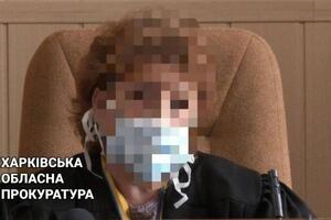 По данным следствия, судья добровольно согласилась сотрудничать с россиянами во время оккупации Волчанска