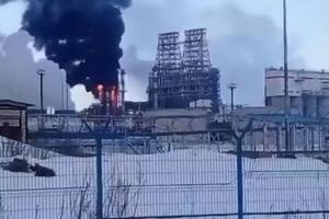 У РФ сталася пожежа на заводі "Лукойла"